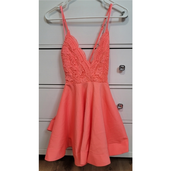 Luxxel women's coral dress size small - Picture 1 of 9